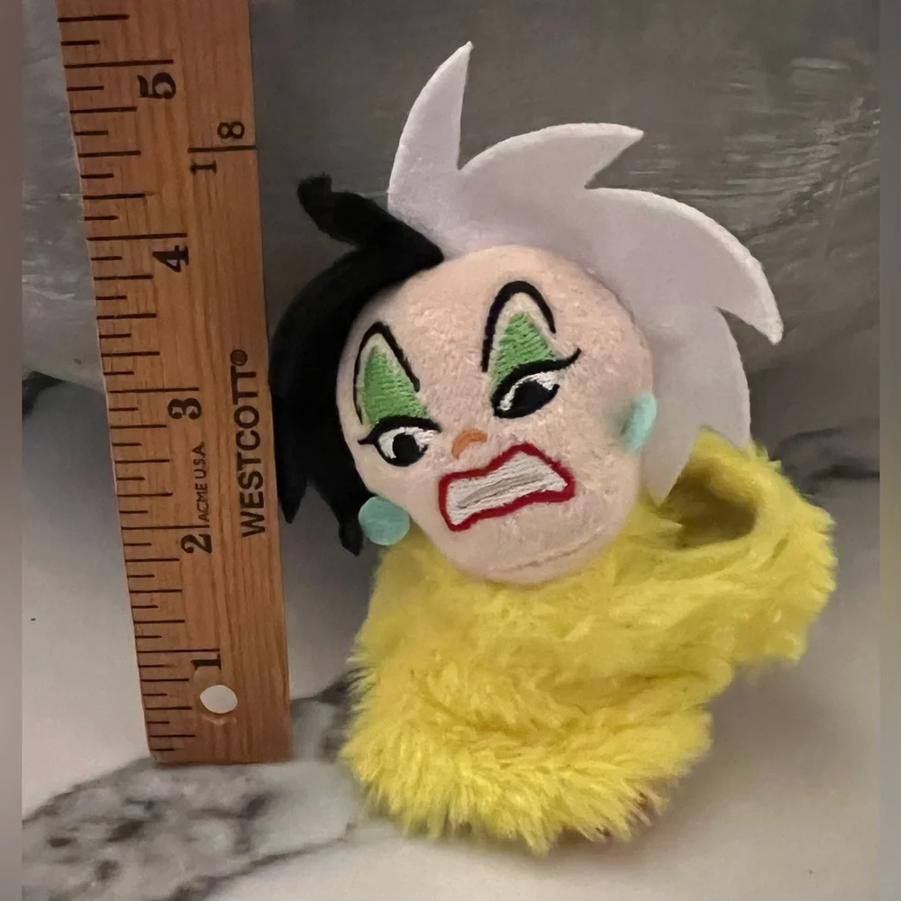 Disney 101 Dalmatians Villains Cutie SnapCuff Plush Cruella DeVille Yellow/Black
